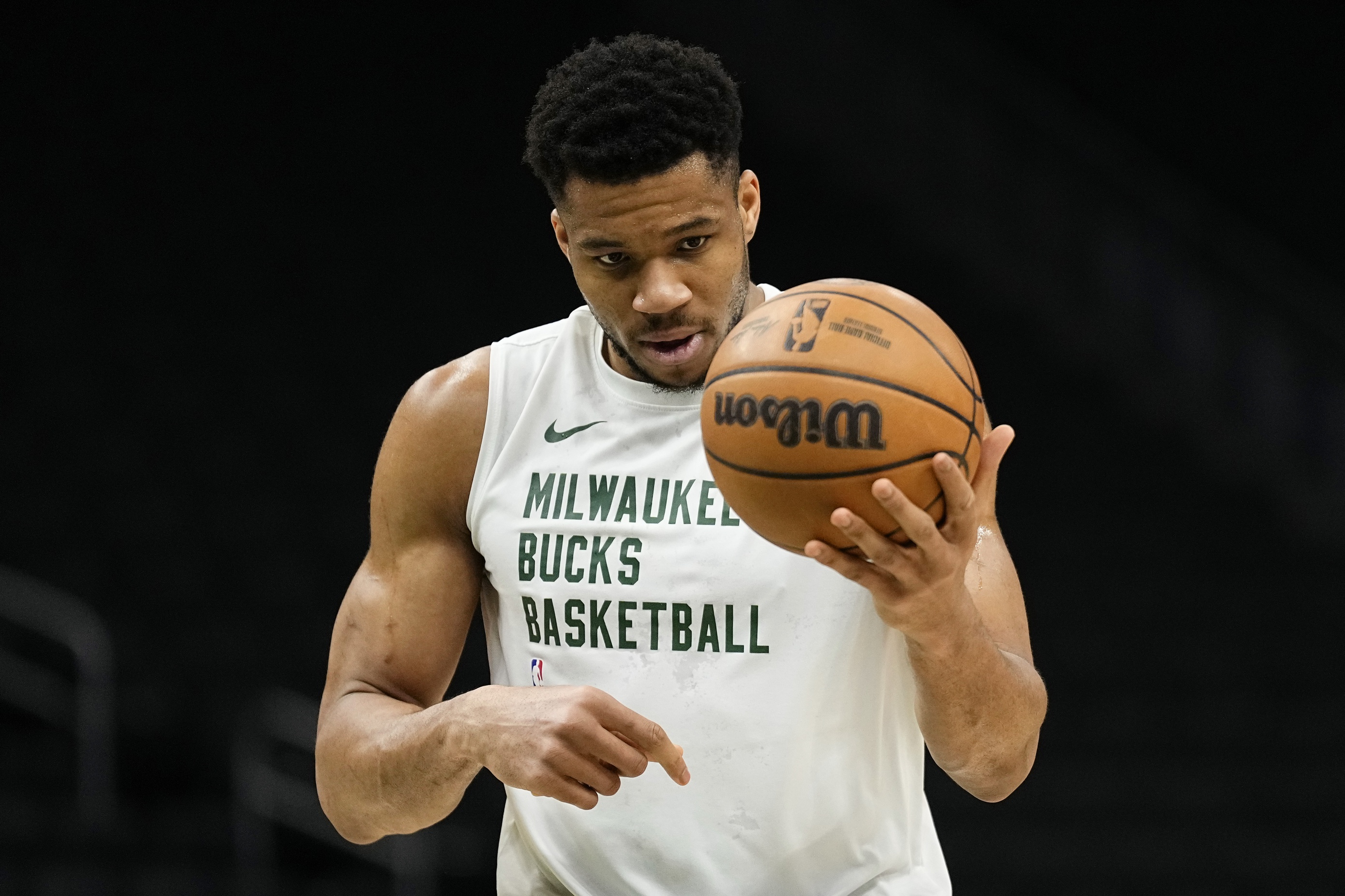 Milwaukee Bucks forward Giannis Antetokounmpo (34) warms up 